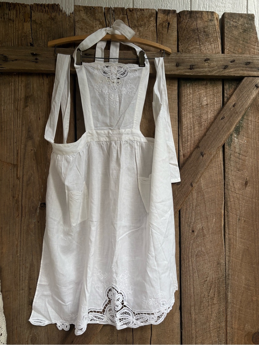 Vintage White Cotton linen Apron with beautiful embroidery